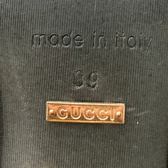 Gucci
Marmont leather sandals
39EU in new condition - Picture 2 of 5